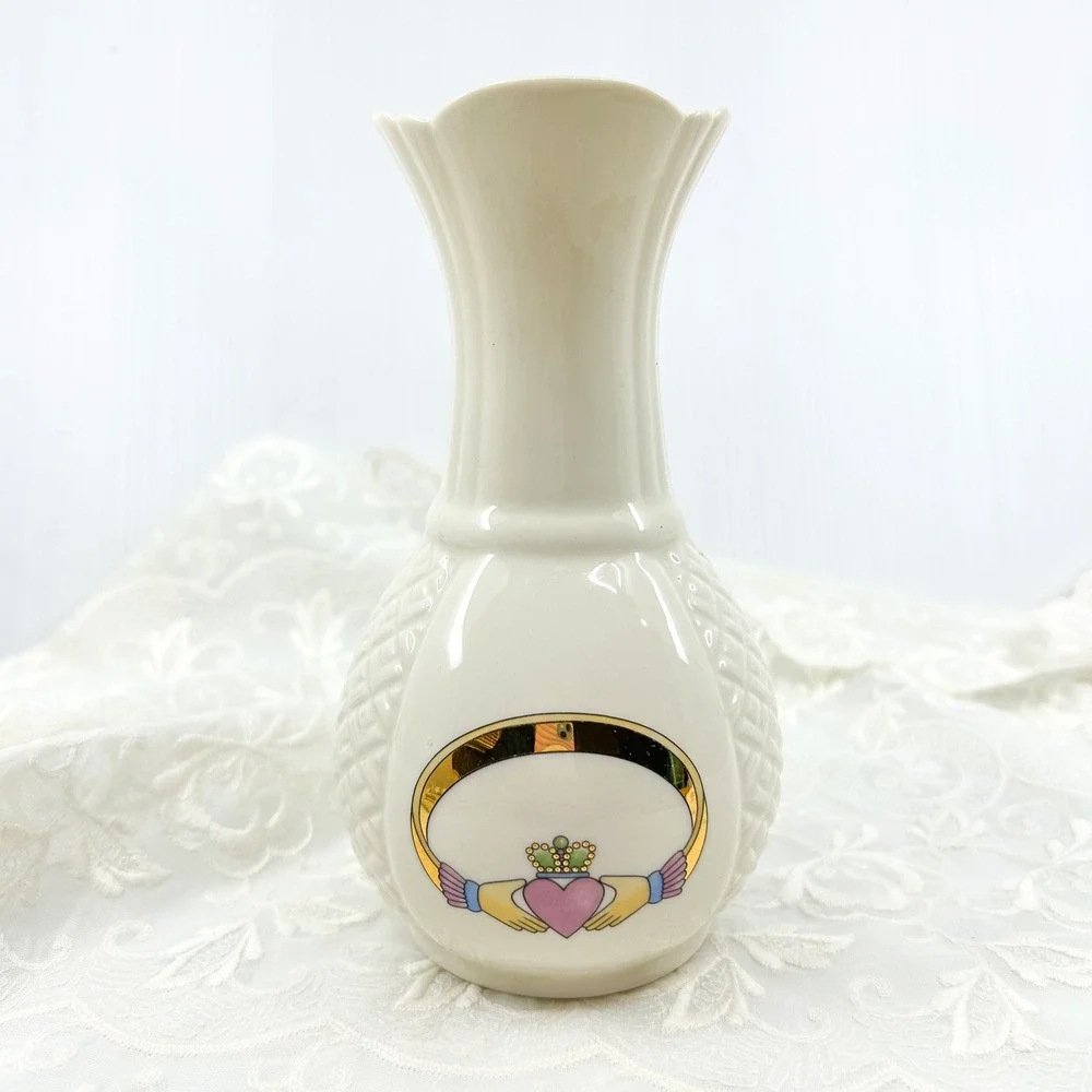 Vintage Wedding Vase Irish Claddagh Symbol Love Heart Donegal Parian China Vase